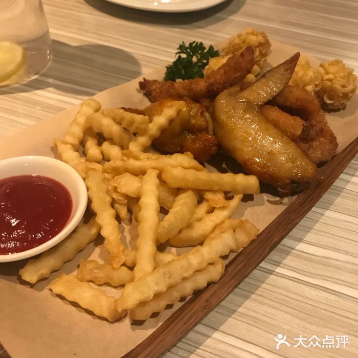 必胜客(海滨店)金秋溢彩小食拼盘图片
