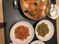 -鱼鲜饭香·招牌汽锅剁椒鱼头王