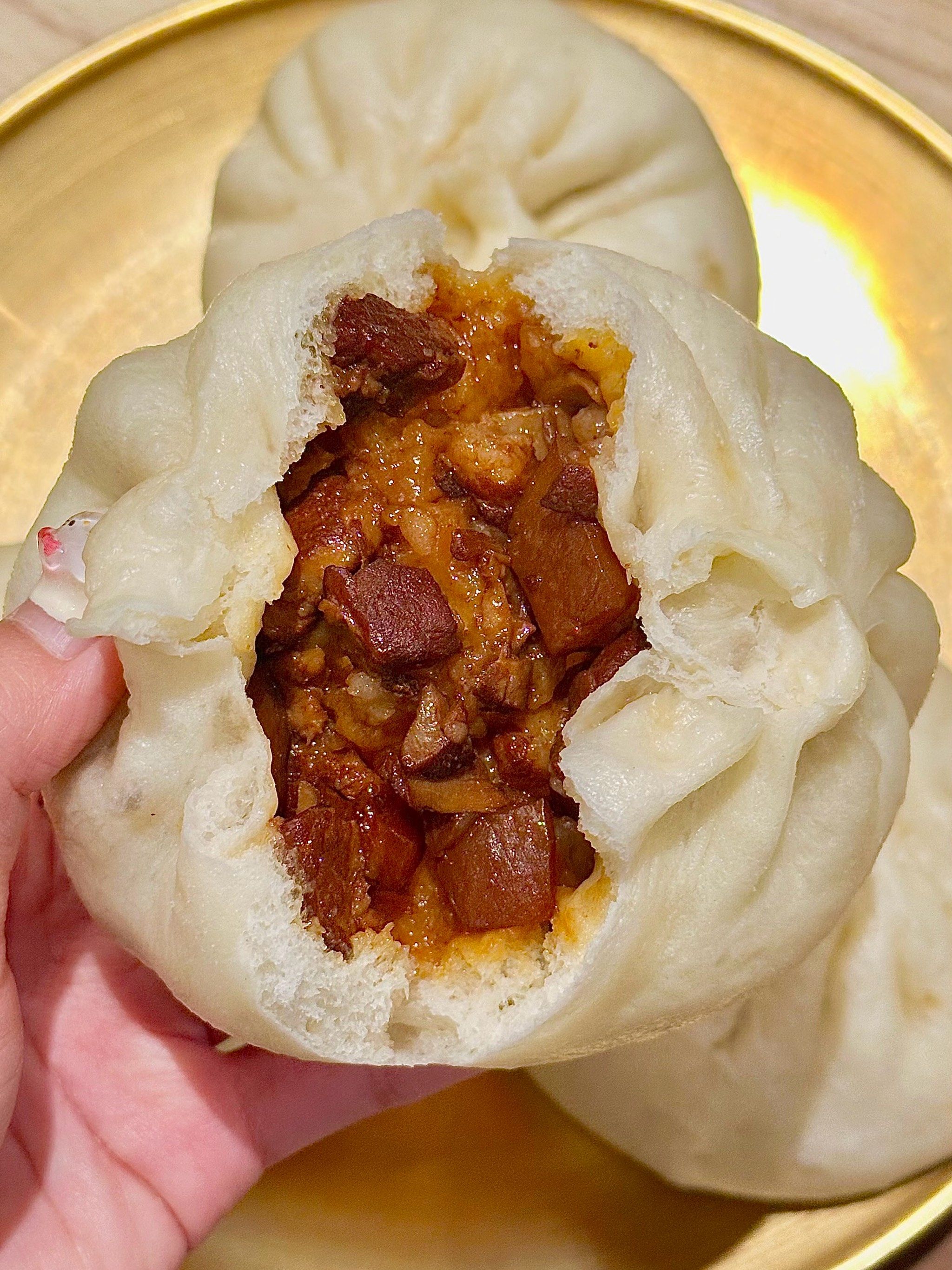 在洛阳早起!只为排队吃上红烧肉包子!