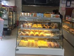 面包甜点陈列柜-东南饼庄(南昌市卫生学校住宅区店)