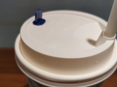 -瑞幸咖啡(华新地铁站地下商业街店)