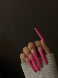 -花岐款式专研健康美甲沙龙