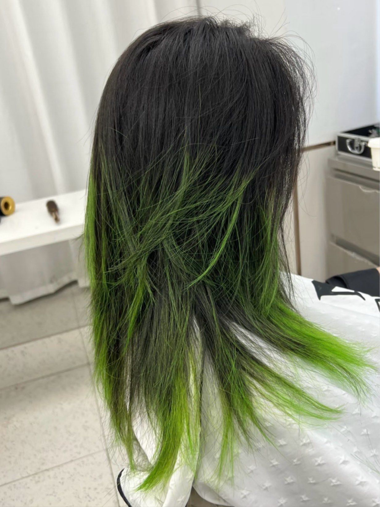 n绿色发尾染然
一直不敢染的绿色终于染上了
真的喜欢这种又