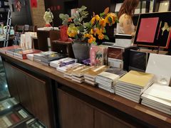 -钟书阁(松江泰晤士小镇店)