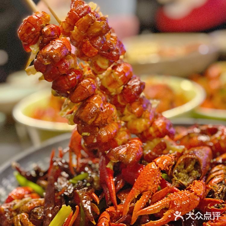 魔都夜宵好去处，龙虾肯定少不了！[礼花]