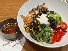 秘制酱汁三文鱼波奇饭-echoes coffee回响咖啡(888街店)