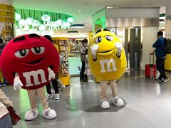 -m豆巧克力世界(上海世茂广场店)