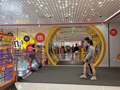 -m豆巧克力世界(上海世茂广场店)