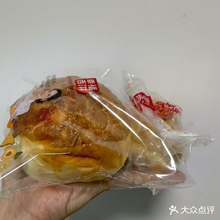 这份外卖太懂夏天！起司热狗咸香，菠萝包甜脆