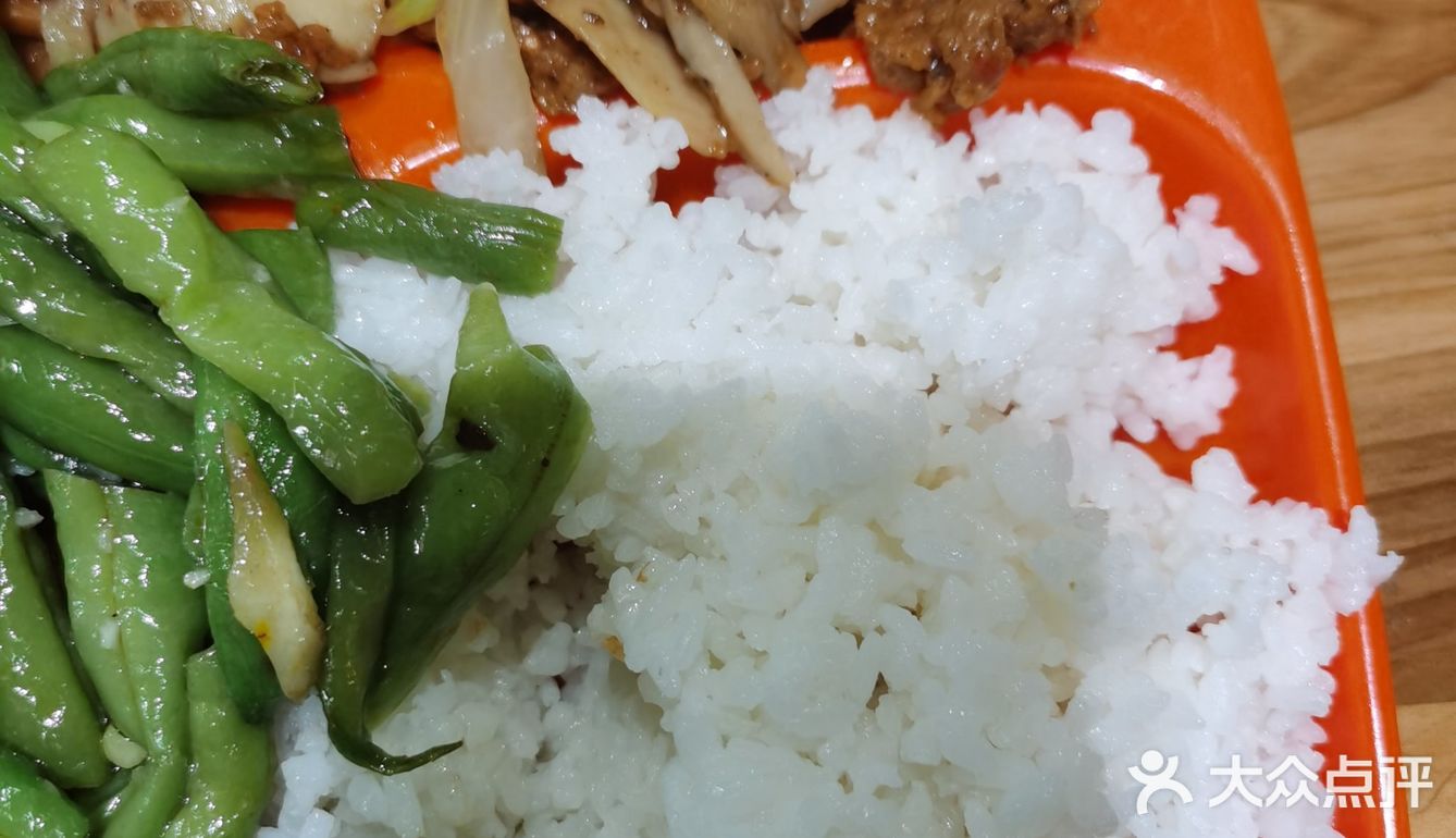 今天吃的自助，感觉菜品很健康，牛肉很好吃