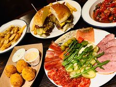 培根奶酪汉堡-瑞食酒馆 La Taverne Suisse