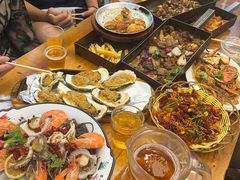 戳五花肉-老东镇啤酒屋海鲜加工·蒸汽海鲜·海鲜烧烤(台东店)