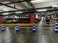 -虹桥火车站-停车场