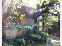 -Chom Cafe and Restaurant