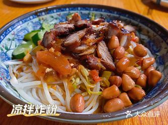「蒸蚝味」  店里的招牌是凉拌粉和生蚝，每一桌也都是