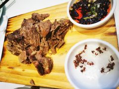 小吊泉水牛肉-巷子里小酒馆(繁荣路店)