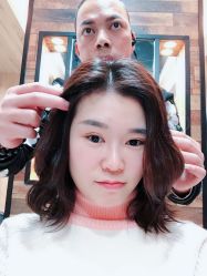 -天下皇剪新潇洒美容美发