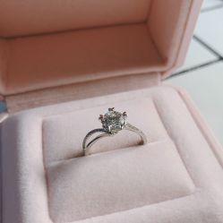 -威德钻石-克拉钻大本营(南京东路店)