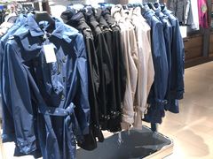 -塞拉瓦莱名品奥特莱斯