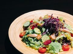 火炙三文鱼牛油果沙拉-笑福亭料理小馆(解放碑店)