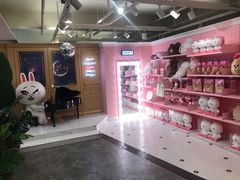 -LINE FRIENDS Garosu-gil Flagship Store