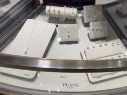 -RUANS阮仕珍珠(北京蓝色港湾店)