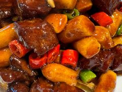 松子牛肉炒年糕-魔鬼牛蛙小厨•烤鱼•龙虾(上马墩光华时代店)