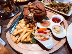 德国烤猪脚-The Dishes Seafood & Restaurant