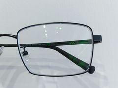 -罗伯特眼镜·蔡司官方授权(罗湖国贸店)