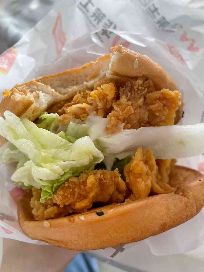 华莱士·全鸡汉堡(蔚蓝路店)-"[薄荷]环境:不错,干净 [服务铃]服.