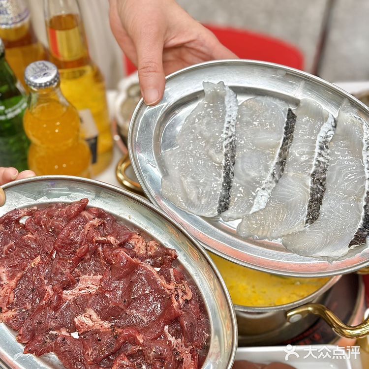 生蚝叠成山！这家火锅店是懂鲜味的！