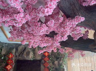 「九田家黑牛烤肉料理(黄金水岸店)」 进店就有好多樱
