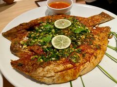 香茅草烤鲈鱼-一坐一忘云南菜(卓悦中心)