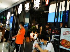 等位区-湊湊火锅·茶憩(东城万达店)