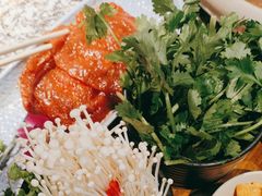 -老牌坊云南鱼豆花火锅(哈西万达店)