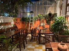-Cuc Gach Quan Restaurant