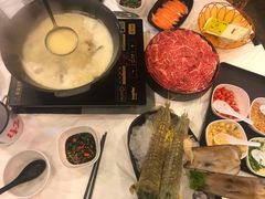 -鲜入围煮花胶鸡海鲜火锅