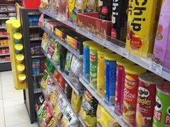 -全家便利店(洛川东路店)