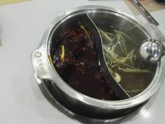 菌汤鸳鸯锅-屋头串串(龙潭寺店)