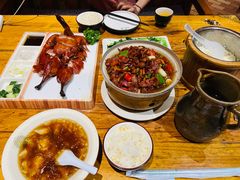 -老滇山寨•云南特色菜•地方菜•民族风情歌舞表演(金碧店)