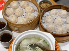 砂锅菜肉大馄饨-馋三尺蟹粉小笼(人民广场店)