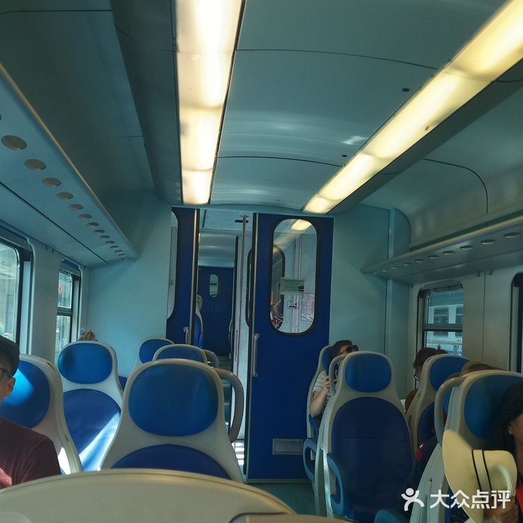 这两年网上大热的景点 需要在火车站统一买票坐小火车上岛