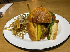 27&nbsp;牛肉汉堡-HELLO 27 意面·沙拉·帕尼尼