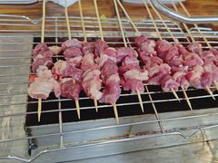 -哈尔滨小酒馆·鲜肉现穿自助烧烤(康新花园店)