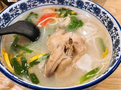 -花馬肆.云南过桥米线(汉神购物广场现场熬汤店)