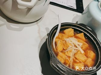 这家餐厅环境很好,非常干净整洁,食物不仅外形美观