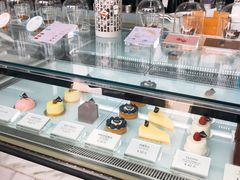 -UNI UNI(环亚凯瑟琳店)