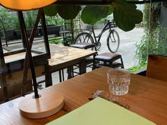靠窗位-转山咖啡(松柏社区店)