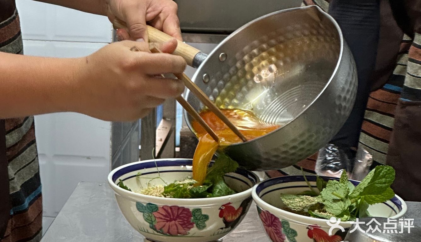 昆明|本地人都爱甩的生烫牛肉🥩米线 yyds