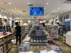 -名创优品(北京新中关购物中心地铁层店)